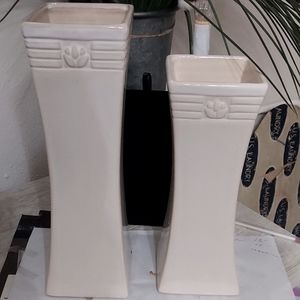 2 home interior vases